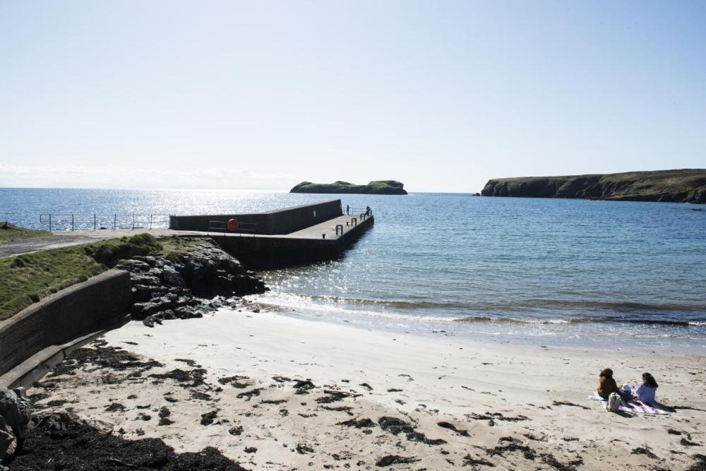 Clach Gorm Stornoway  Luaran gambar