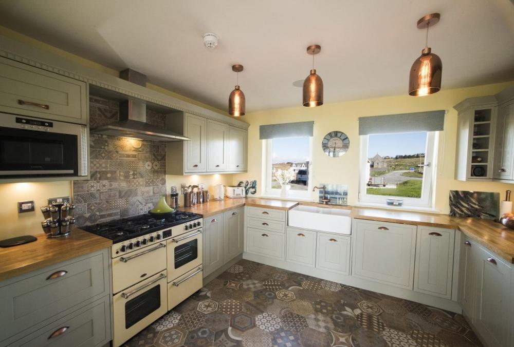 Clach Gorm Stornoway  Luaran gambar