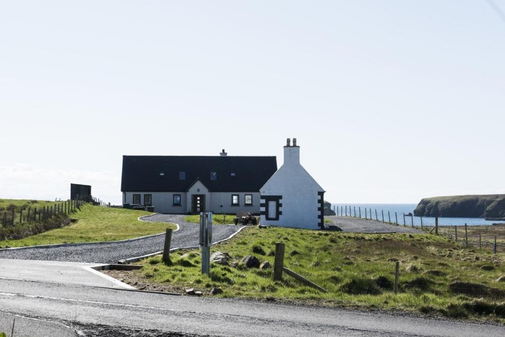 Clach Gorm Stornoway  Luaran gambar