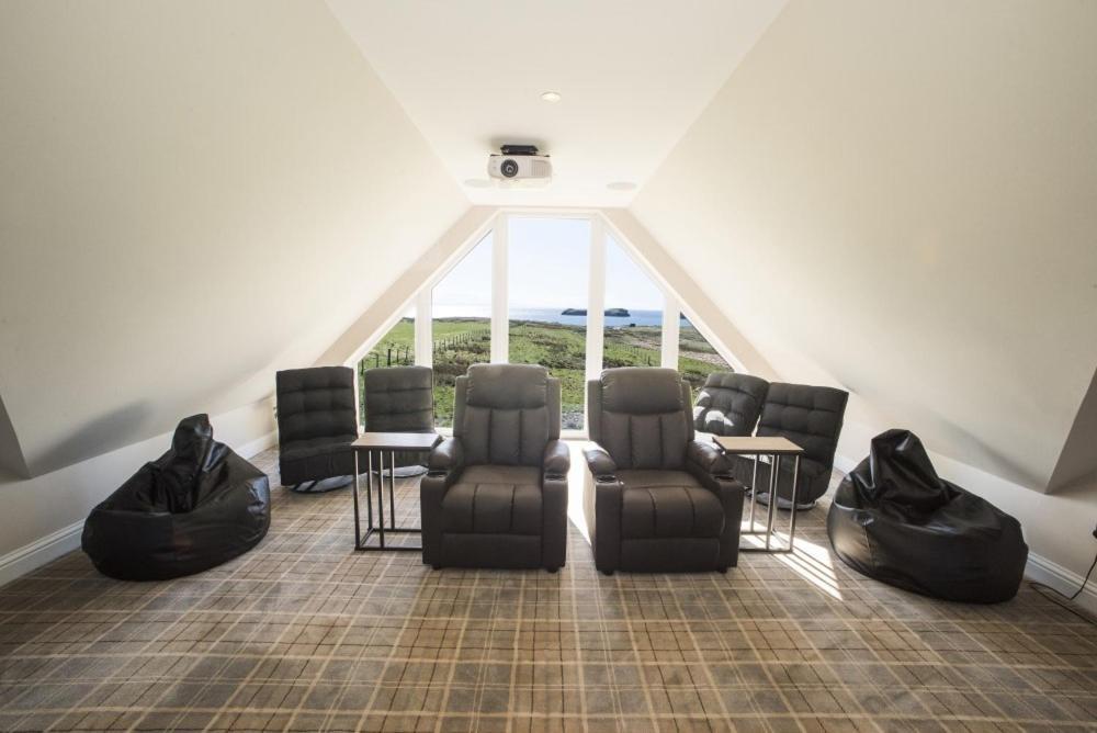 Clach Gorm Stornoway  Luaran gambar