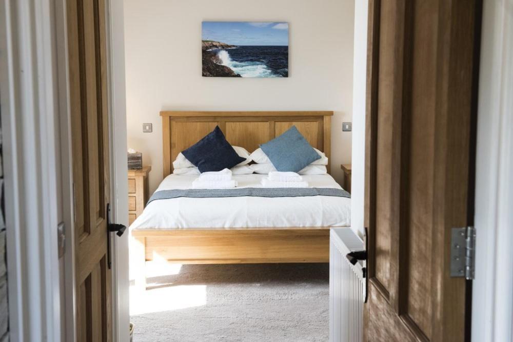 Clach Gorm Stornoway  Luaran gambar